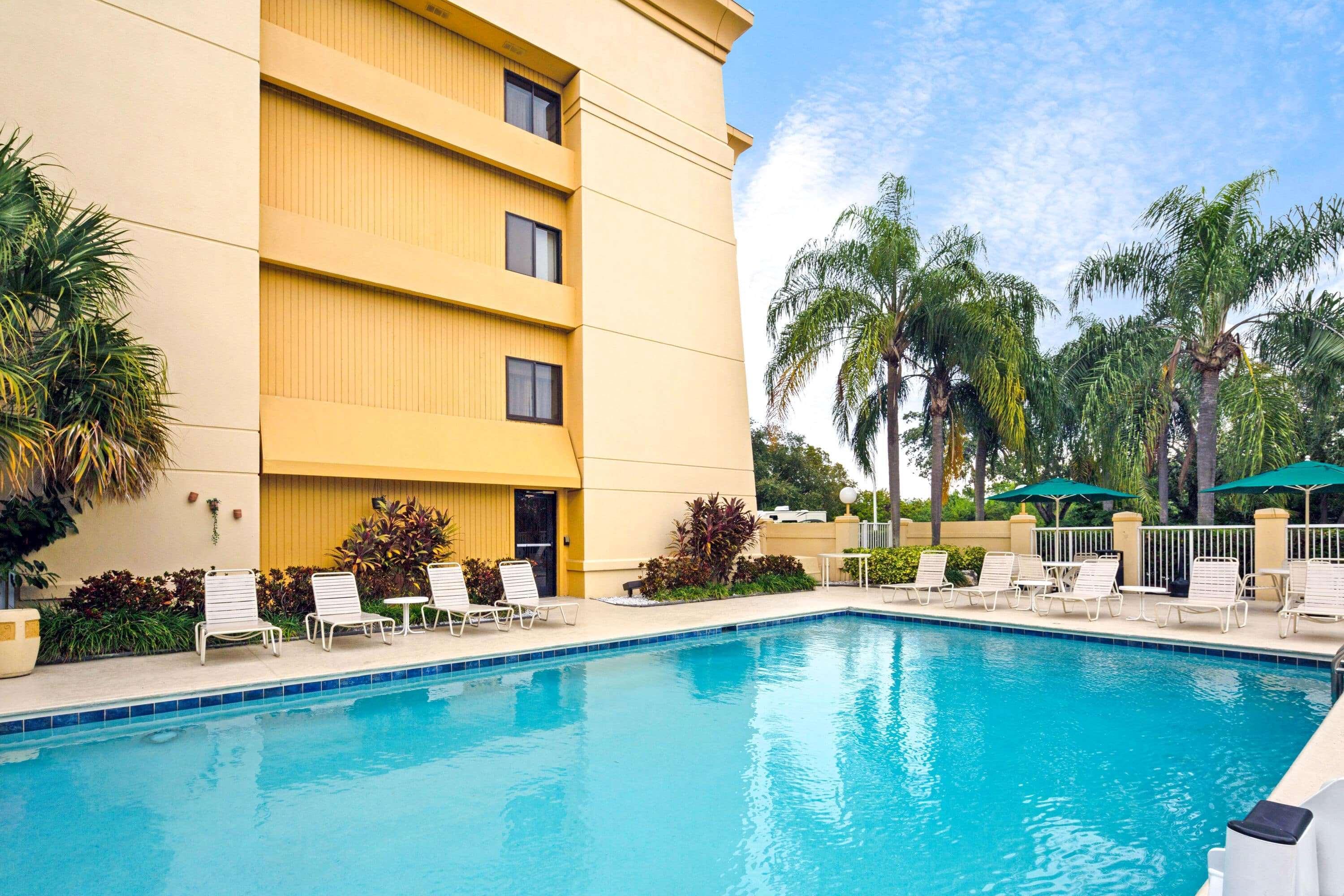 Hotel La Quinta By Wyndham Miami Airport East 3*